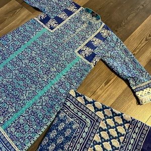 Pakistani 2 piece outfit includes kurta and dupatta from Almirah